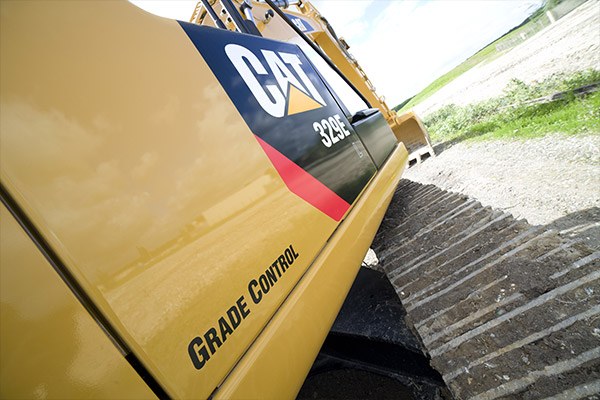 Side picture of a Cat excavator